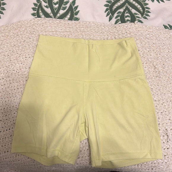 Aritzia Pants - TNA yellow short